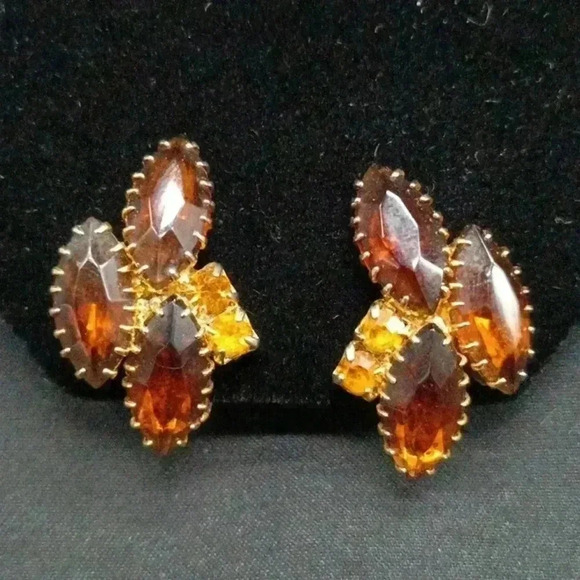Vintage Glass Clip On Earrings - Picture 1 of 2